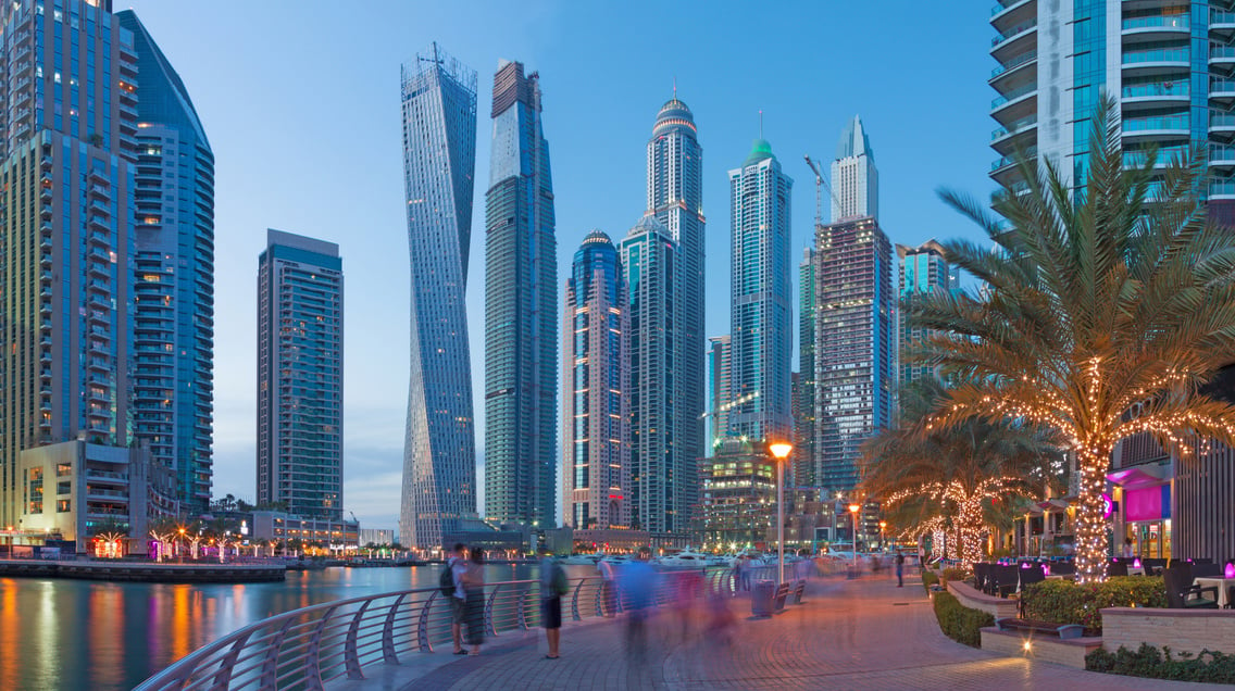 Dubai - The evening Marina promenade.